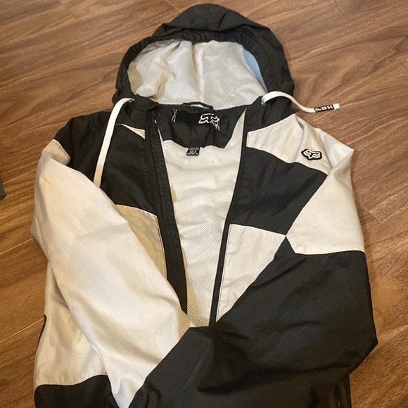 Fox jacket nice for a bike ride or a rainy day - Picture 3 of 3